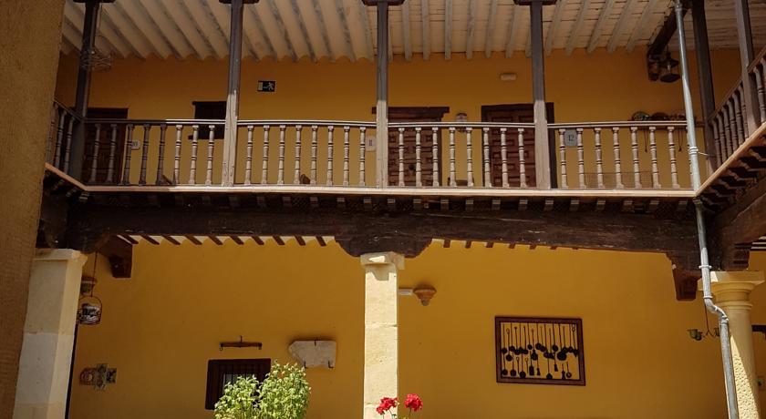 Huete Casa Palacio Conde De Garcinarro מראה חיצוני תמונה