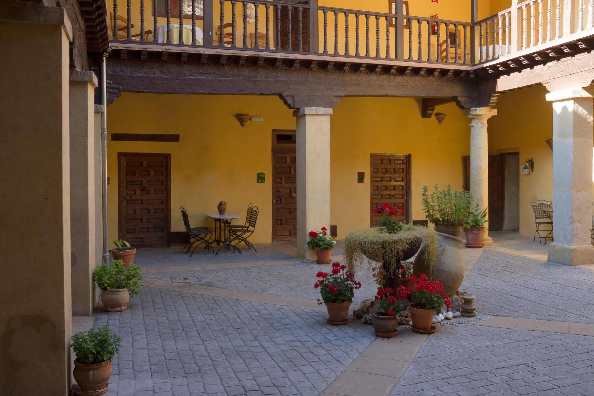 Huete Casa Palacio Conde De Garcinarro מראה חיצוני תמונה