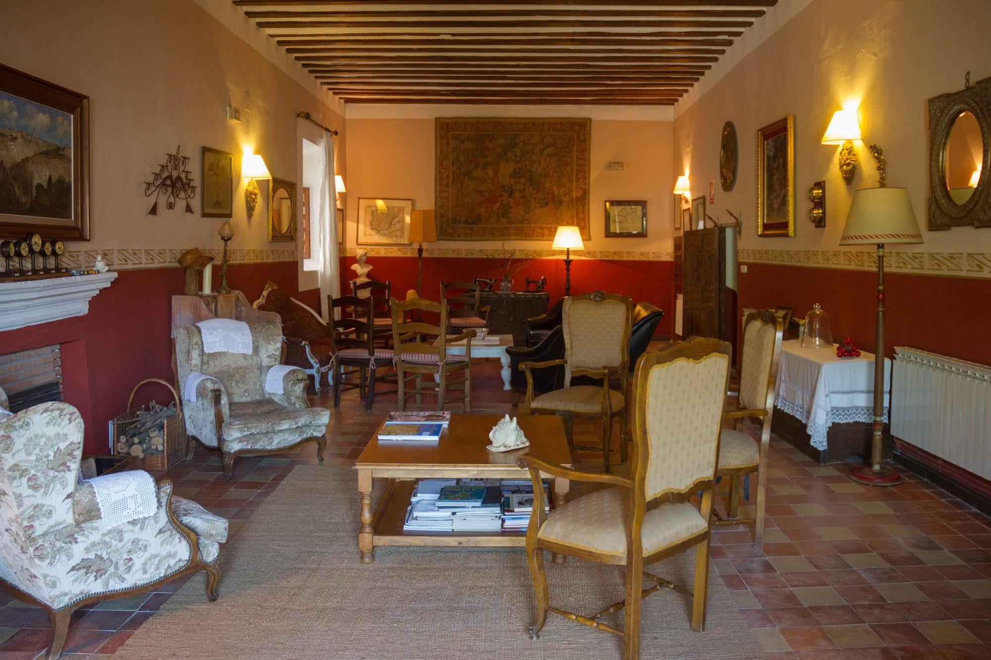Huete Casa Palacio Conde De Garcinarro מראה חיצוני תמונה